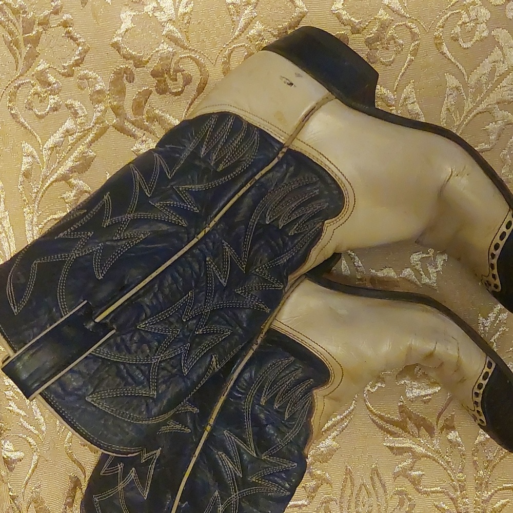 Justin Boots - Picture 2 of 8